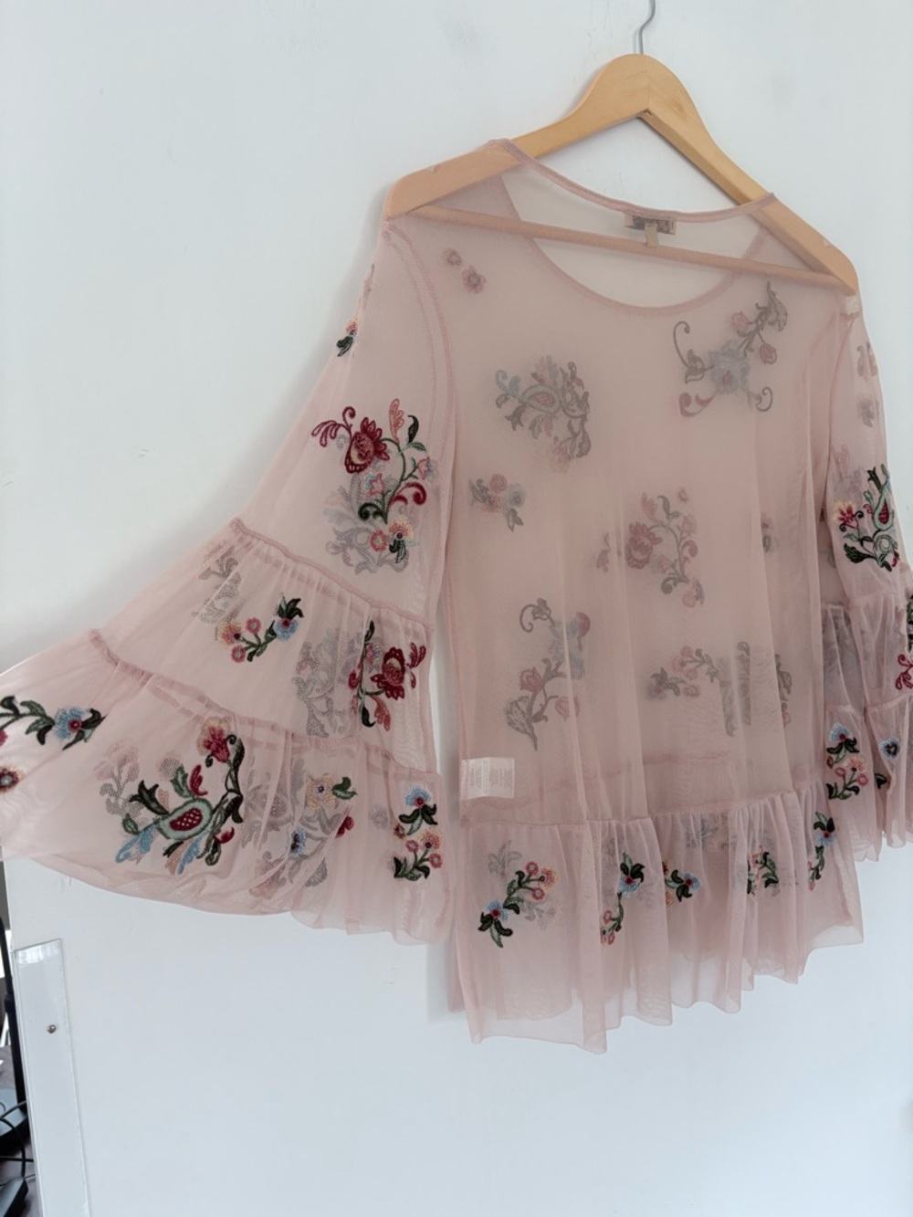 DEMOCRACY Sz S Sheer Mesh Pink Top Floral Embroidery Ruffle Hem & Sleeves Boho - Picture 8 of 13